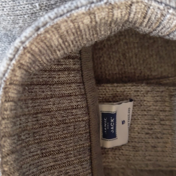 Size 5 Janie and Jack knit long sleeve pocketed top with button closures - Picture 2 of 7